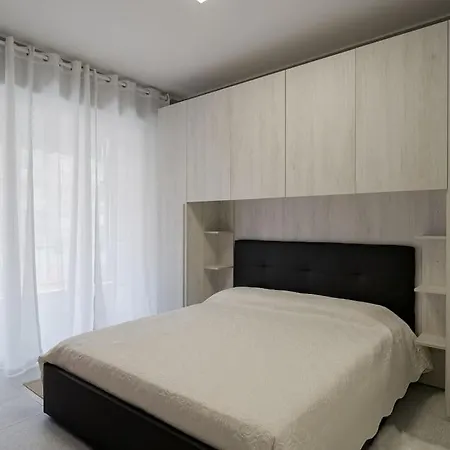 - Lucky - 2 Bedrooms & Comfort Апартаменти