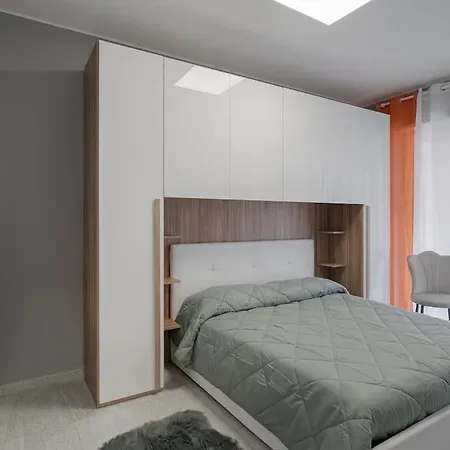 - Lucky - 2 Bedrooms & Comfort Apartment