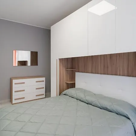 - Lucky - 2 Bedrooms & Comfort Apartment